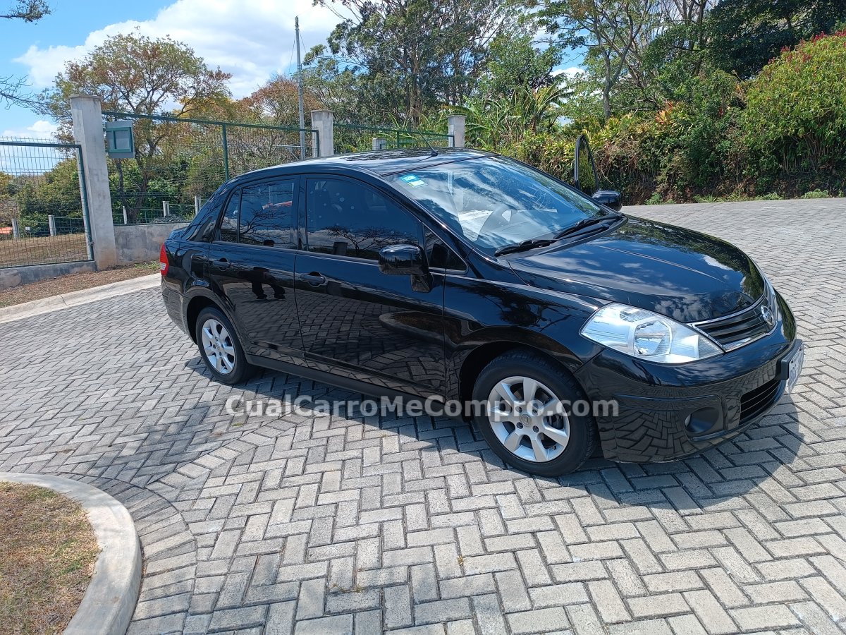 NISSAN Tiida 2015