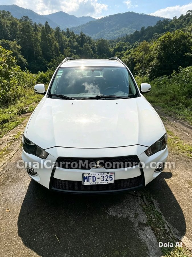 MITSUBISHI Oulander 2013