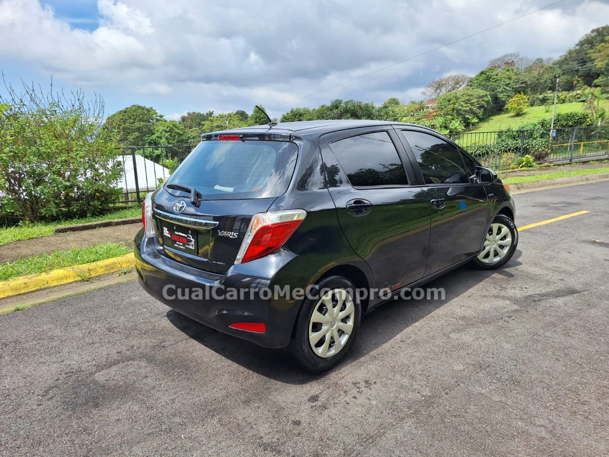 TOYOTA Yaris 2012