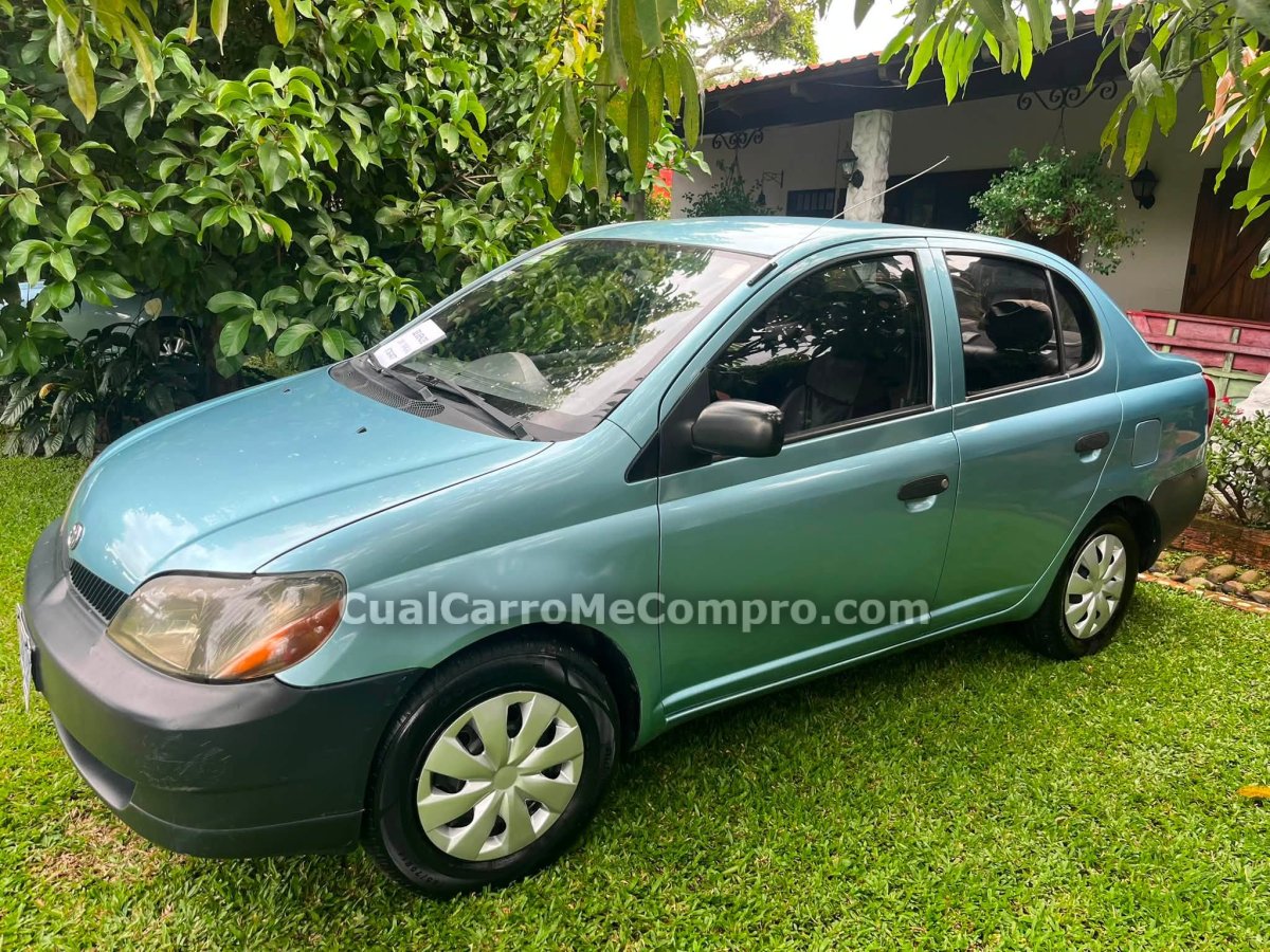 TOYOTA Yaris 2000