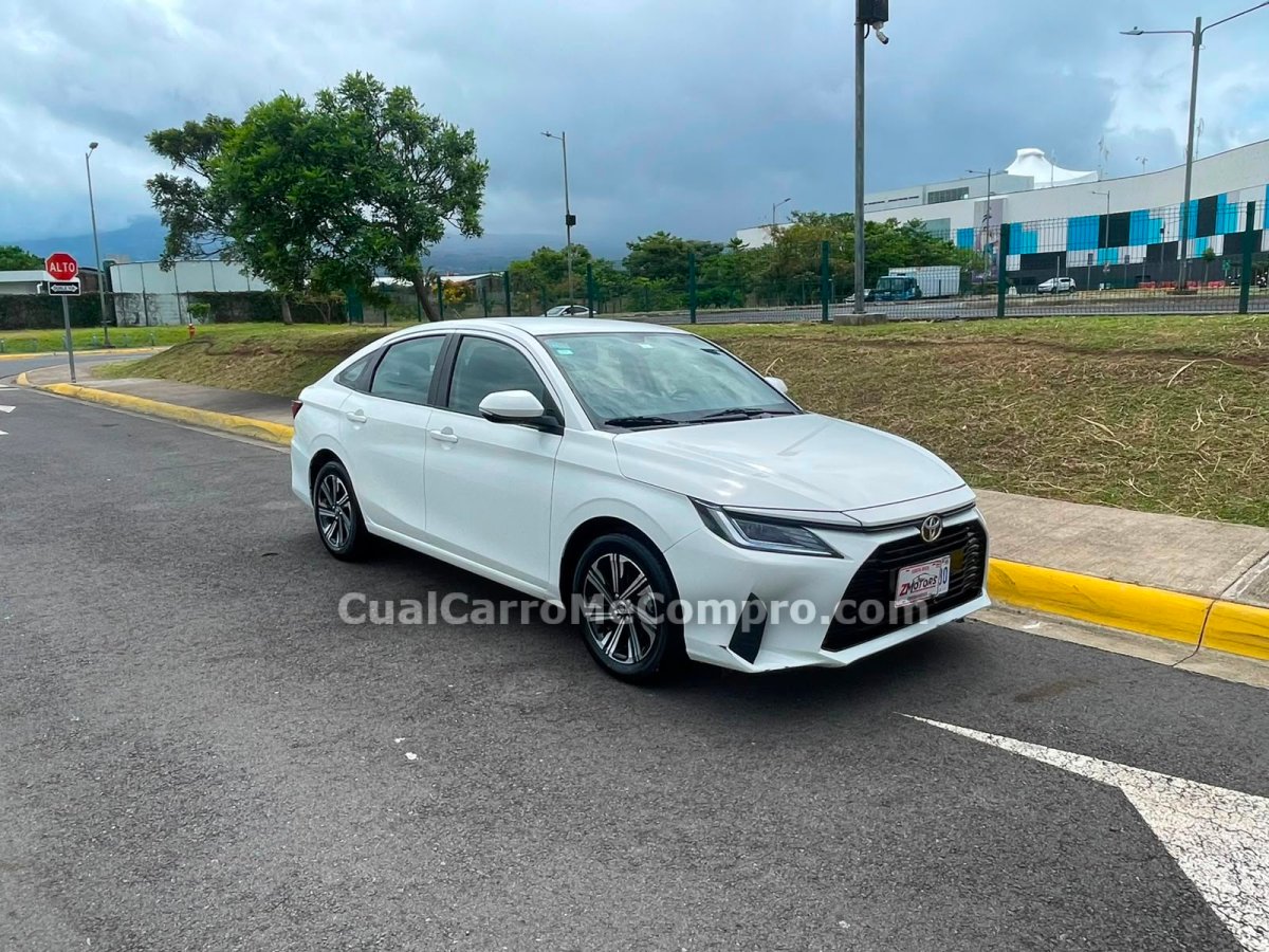 TOYOTA Yaris 2024