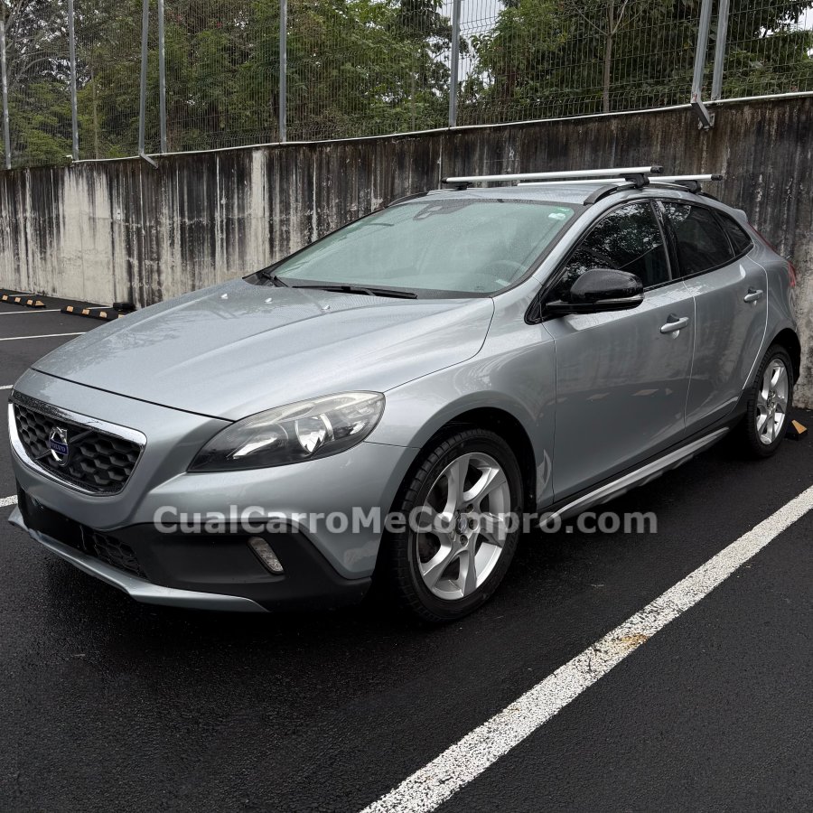 VOLVO V40 2015