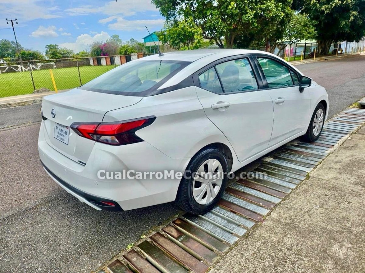 NISSAN Versa 2022