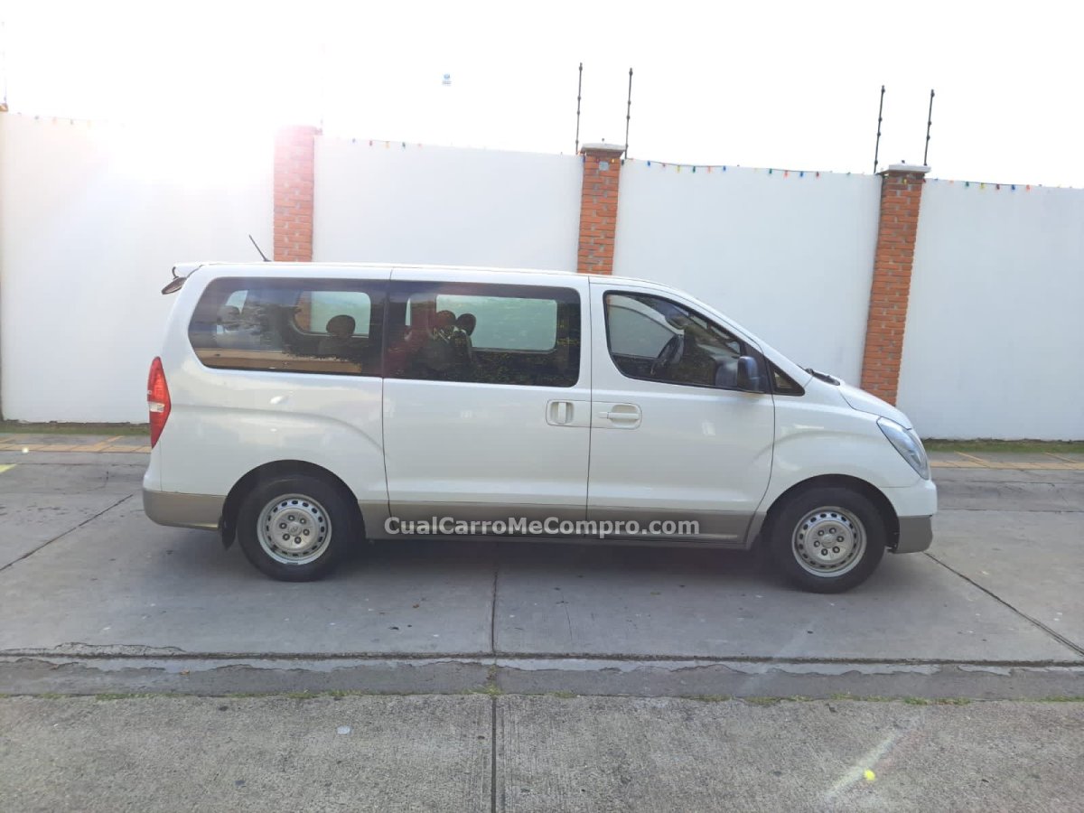 HYUNDAI H1 2017