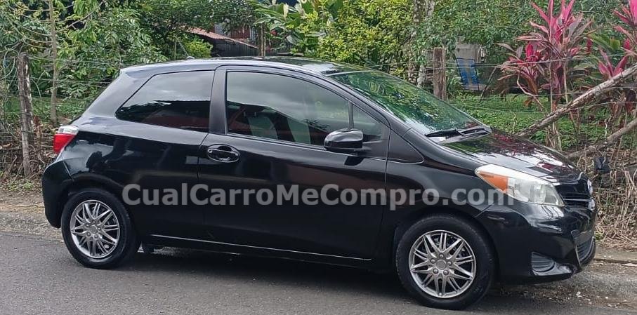 TOYOTA Yaris 2013