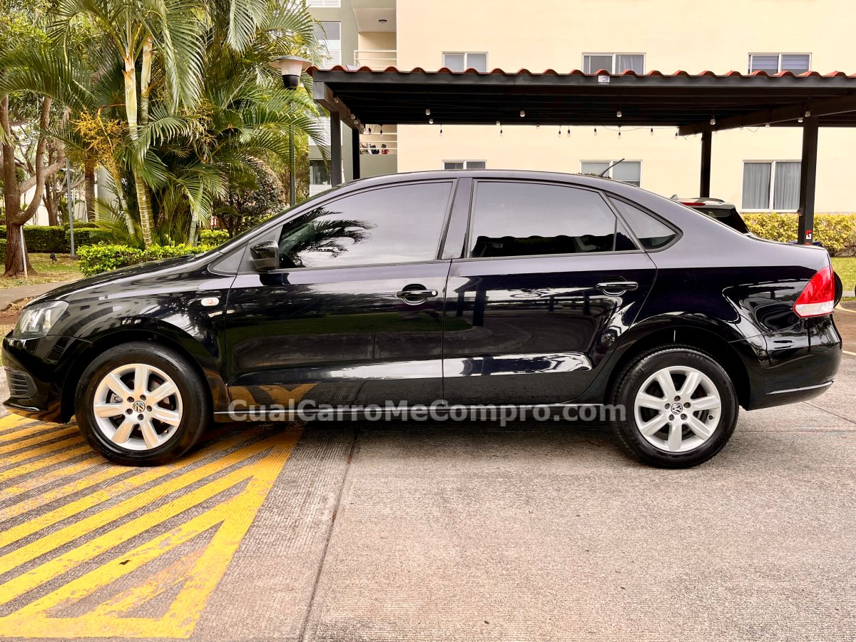 VOLKSWAGEN Polo 2015