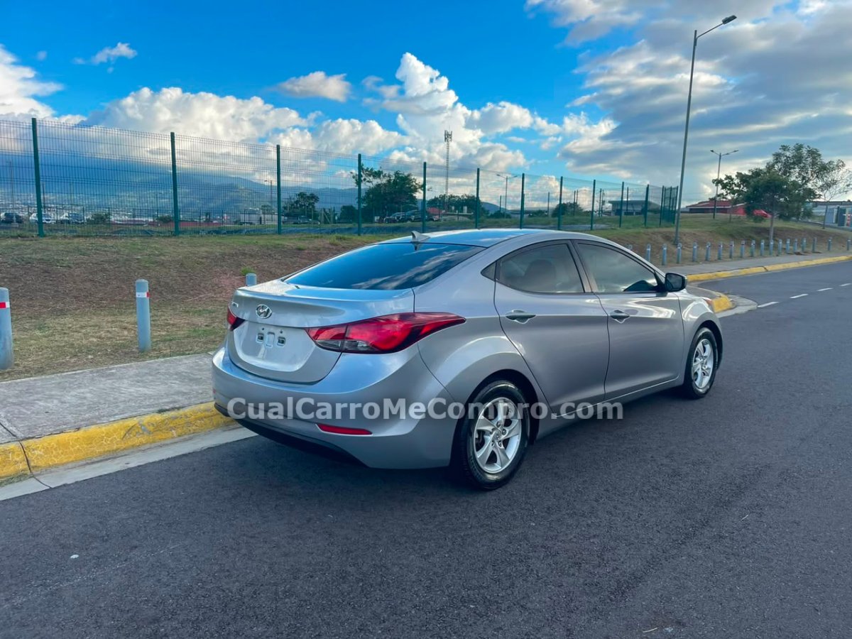 HYUNDAI Elantra 2015