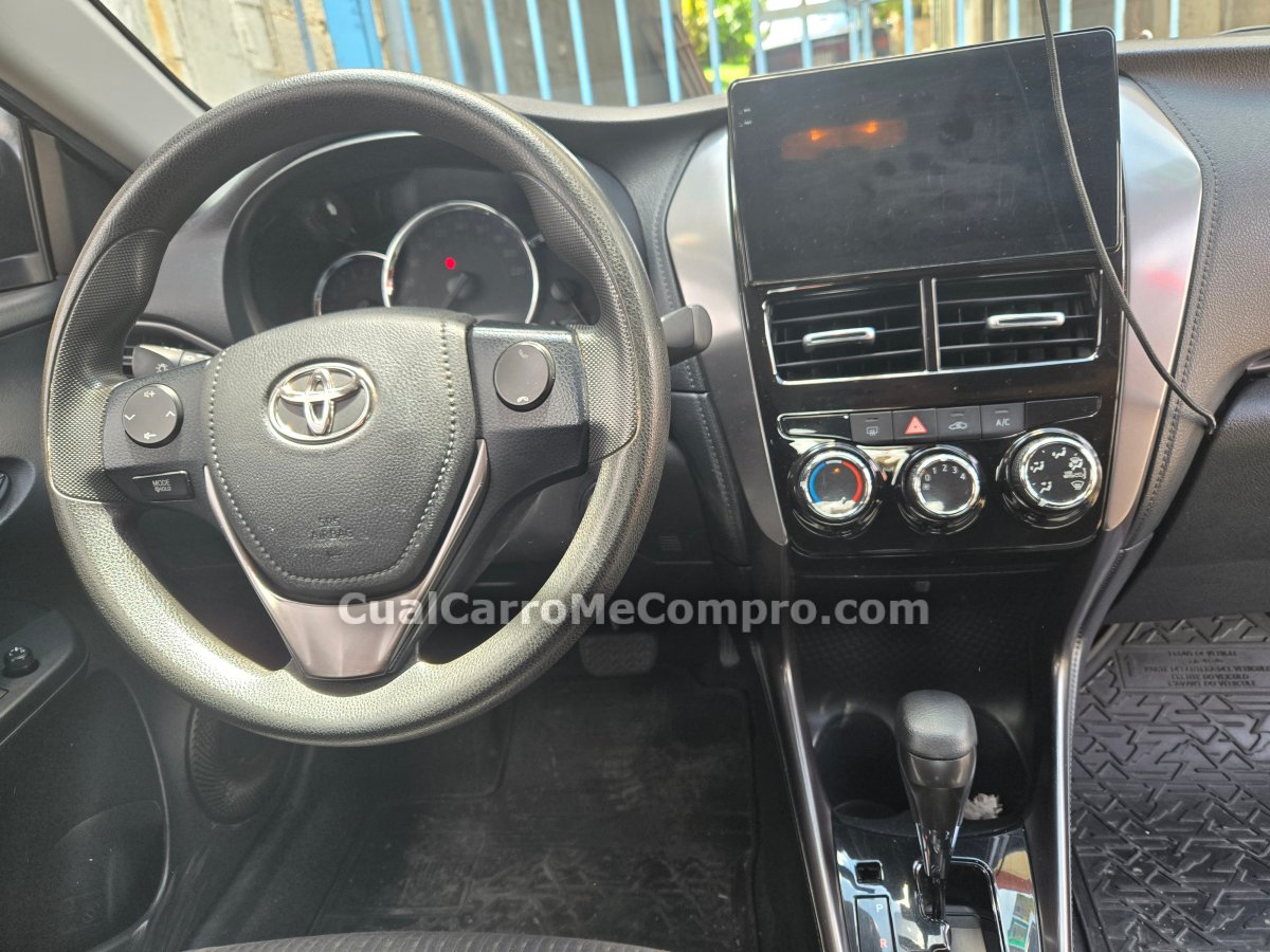 TOYOTA Yaris E 2022