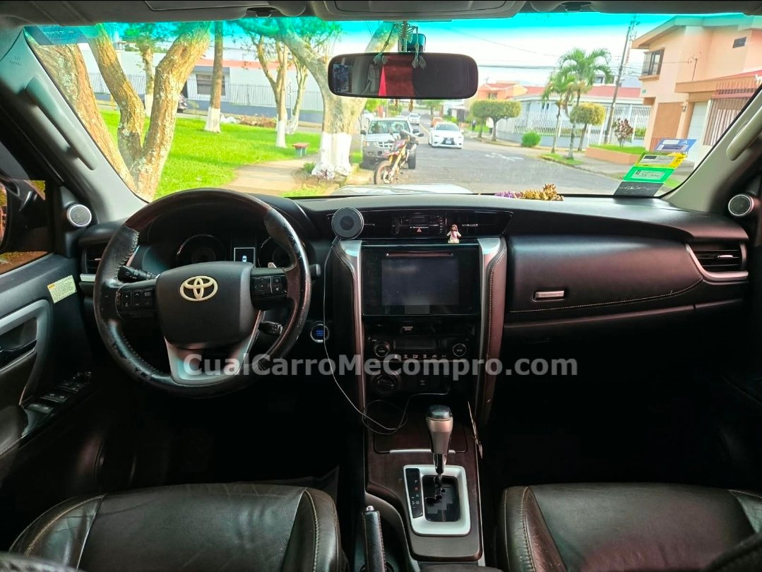 TOYOTA Fortuner 2017