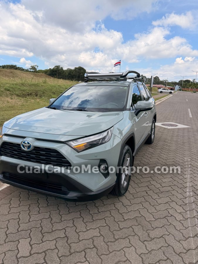 TOYOTA RAV4 2025