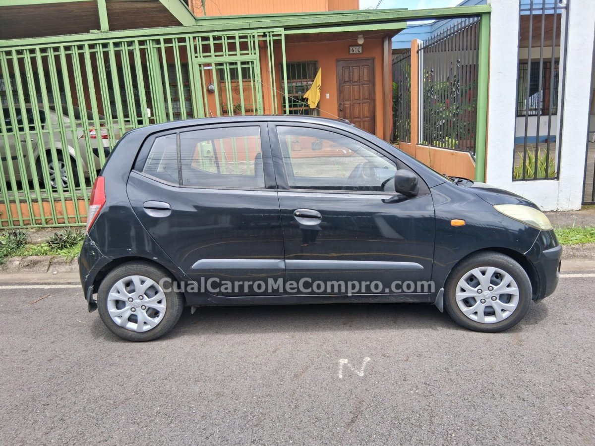 HYUNDAI Hatchback 2011