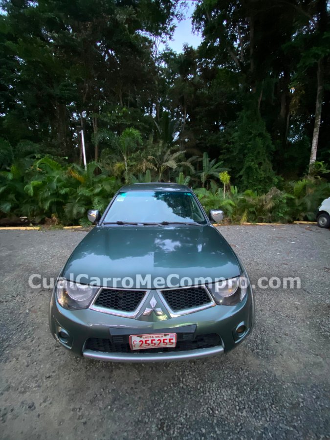 MITSUBISHI L200 2011