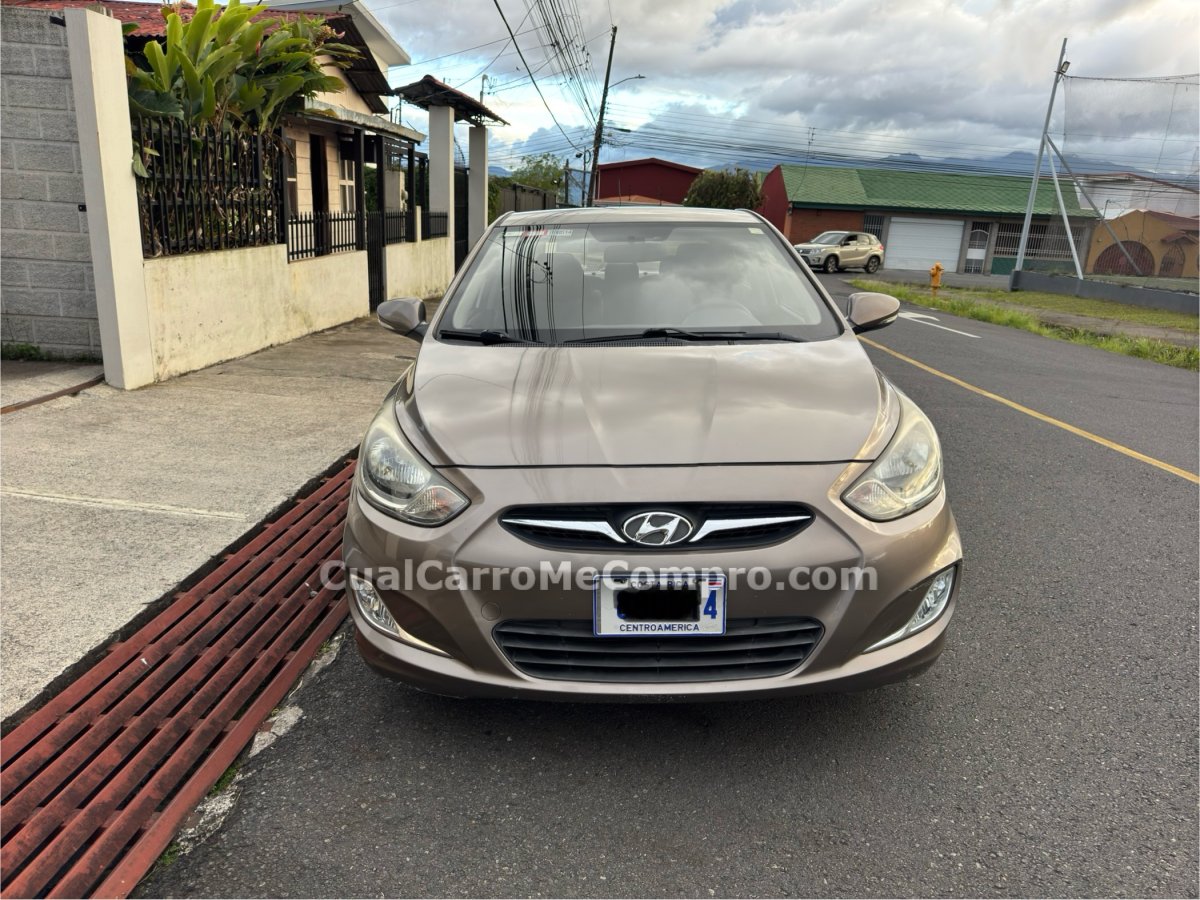 HYUNDAI Accent 2012