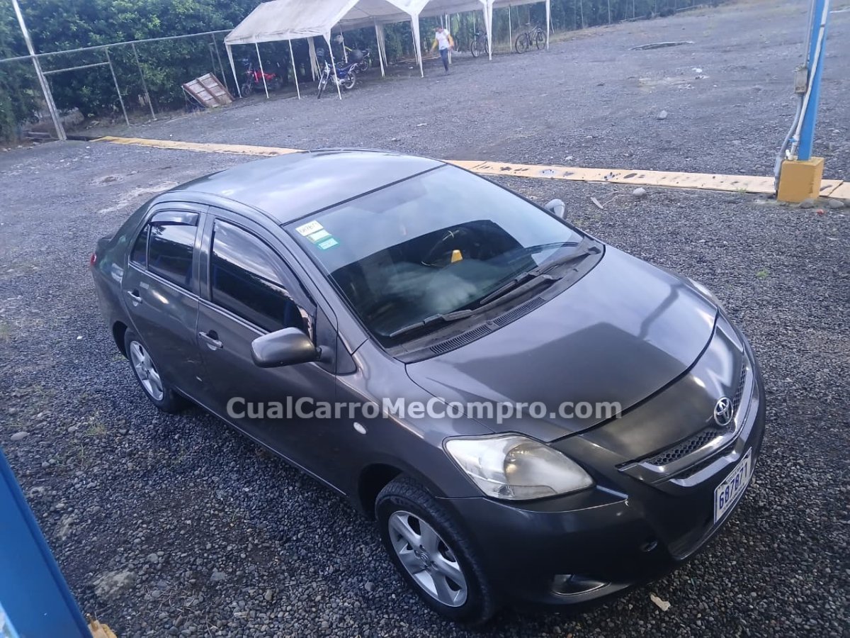 TOYOTA Yaris 2007