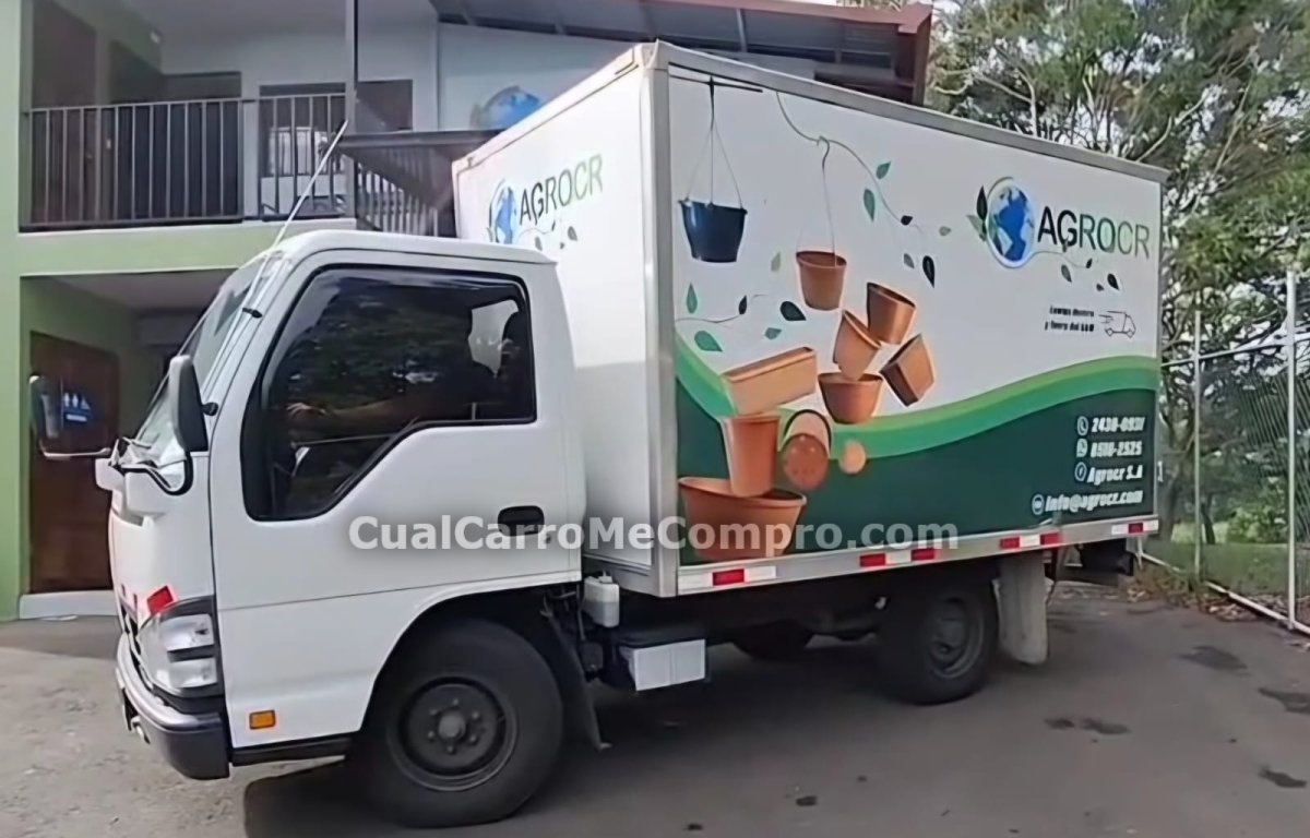 ISUZU QKR 2021