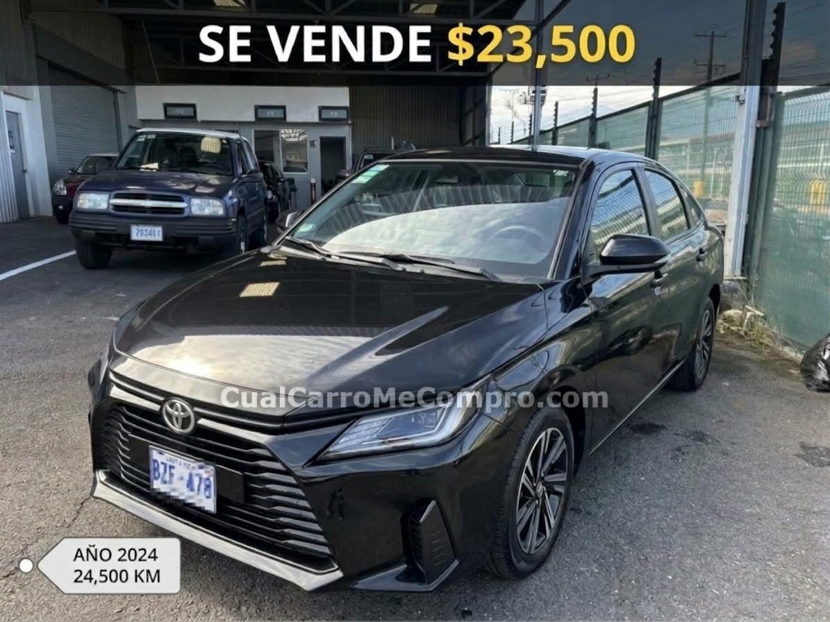 TOYOTA Yaris SE 2024
