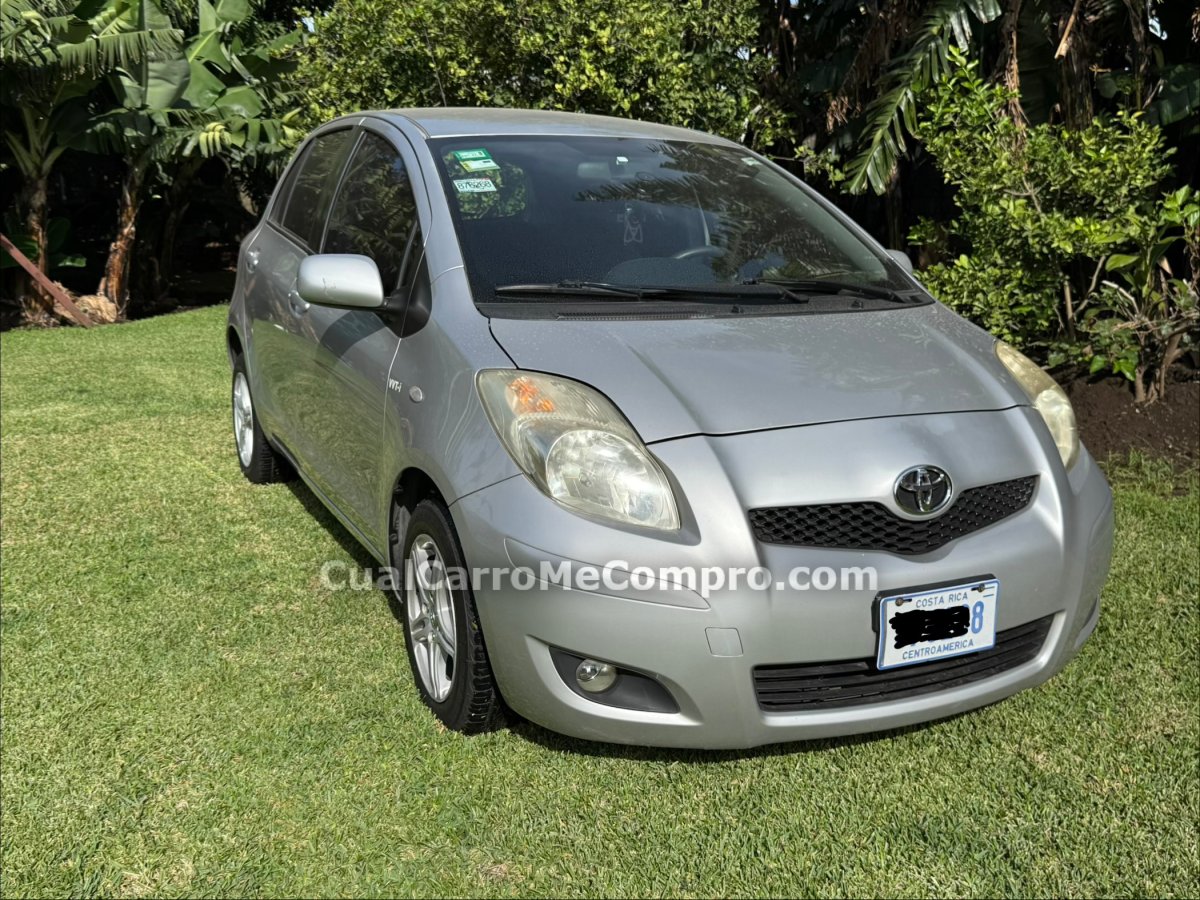 TOYOTA Yaris 2011
