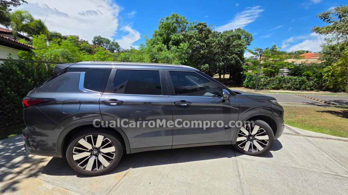 MITSUBISHI OUTLANDER 2026