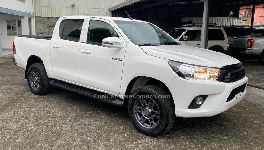TOYOTA HILUX 2022