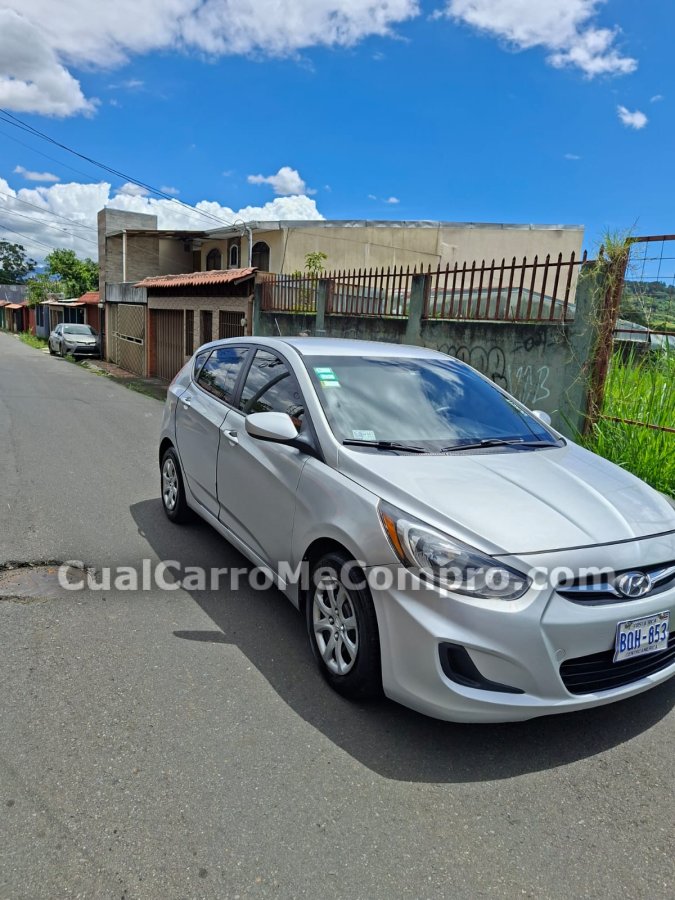 HYUNDAI Accent 2012