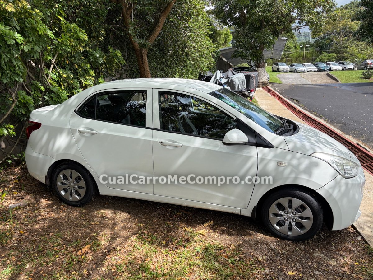 HYUNDAI Sedan 4 puertas 2020
