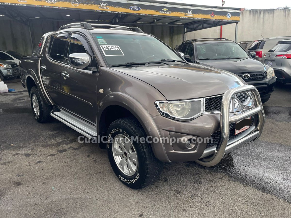 MITSUBISHI L200 2011