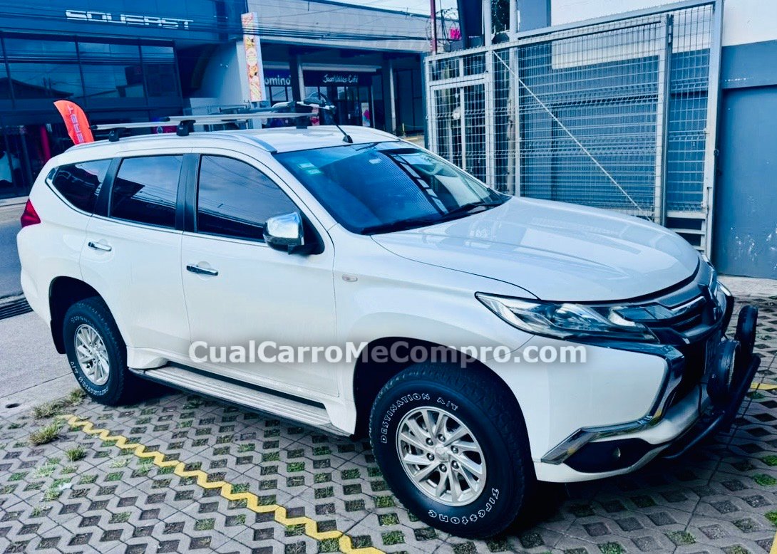 MITSUBISHI Montero Sport 2018